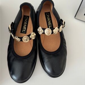 Chanel Charm Mary Janes in black size 38